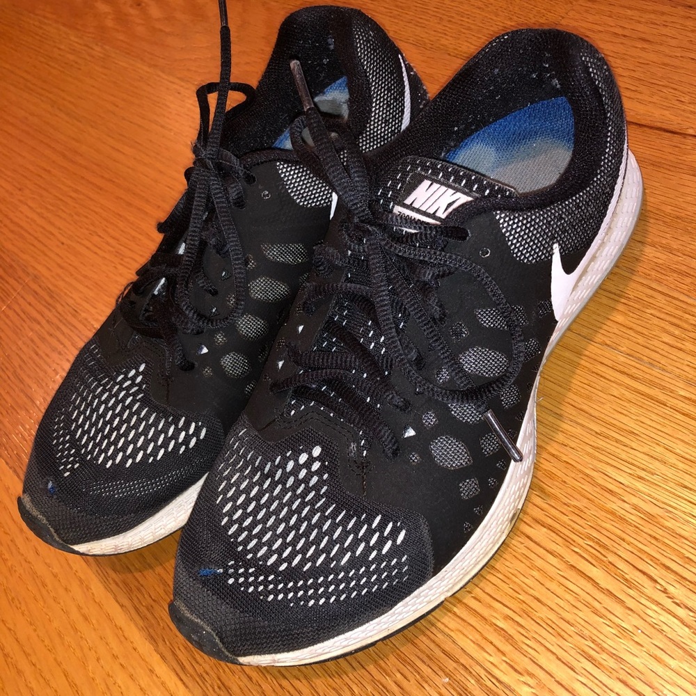 NIKE